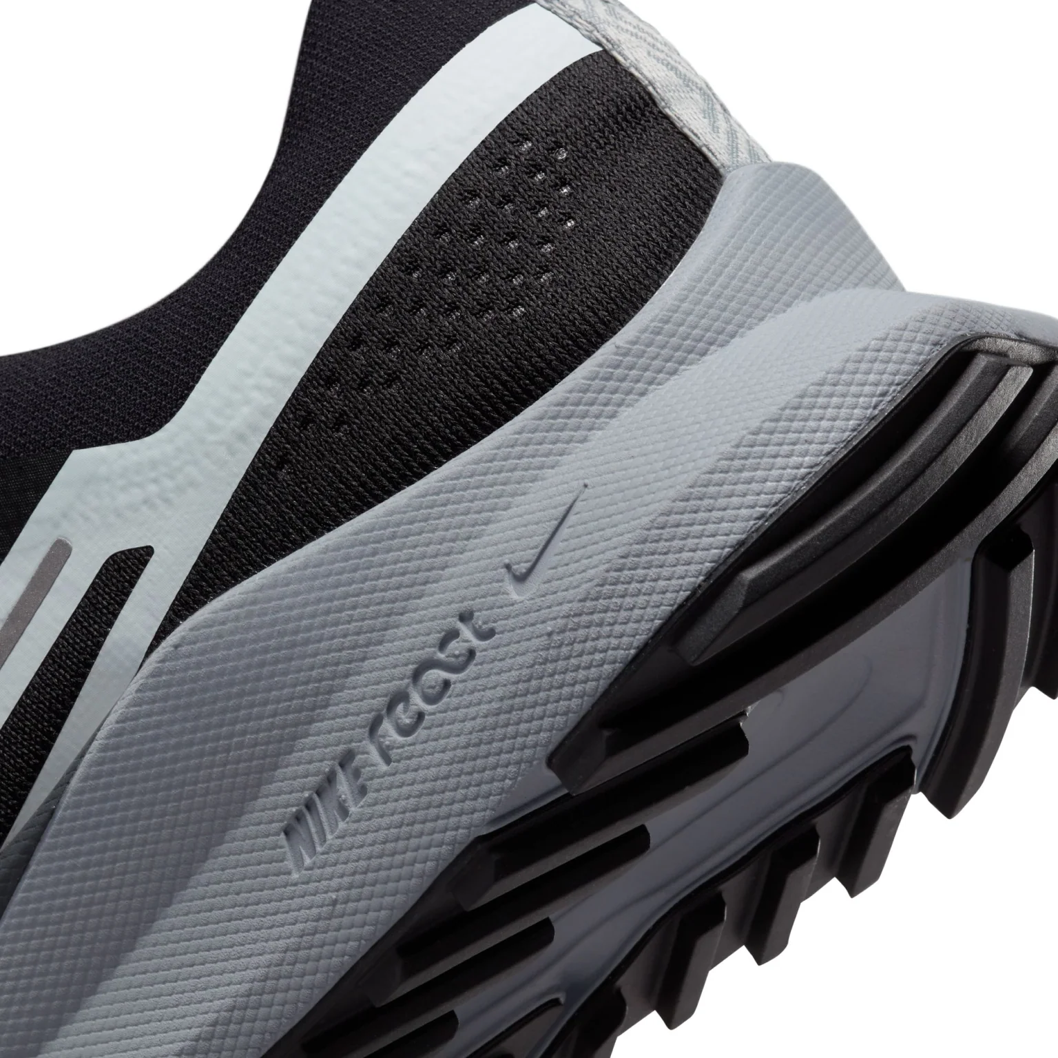 Nike Mens Pegasus Trail 4 Running - Image 4